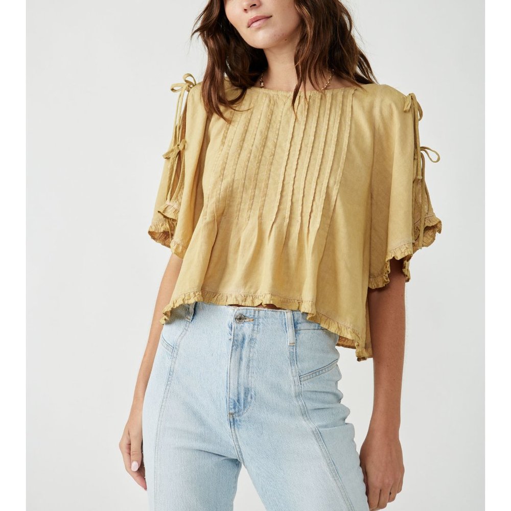 Brand new with tag super cute FREE PEOPLE Lilia Pintuck Top / Peach Sunrise